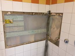 Dadrauf wurden dann die rigipsplatten geklebt und darauf kamen dann natürlich die fliesen mit fliesenkleber. Fliesen Auf Rigips