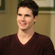Robbie Amell