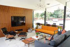 While some iconic pieces have never left the design lexicon, the style itself is seeing a strong resurgence even among contemporary creatives. The Basics Of Mid Century Modern Design Apartment Therapy