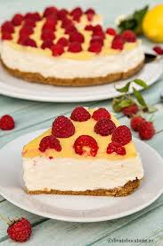 Nu stiu de voi, insa uneori mainile mele refuza sa aprinda cuptorul. Cheesecake Fara Coacere Cu Lamaie Si Zmeura Diva In Bucatarie
