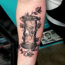 Bildergebnis Fur Broken Hourglass Drawing Sanduhr Tattoo Tattoo Vorlagen Sanduhr Tattoo Zeichnung