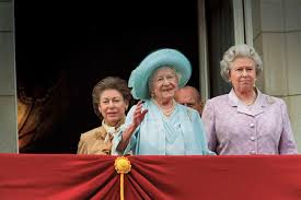 Uma vida de princesa é o que muitas mulheres, ao redor do mundo, procuram. De Olho Na Realeza Elizabeth Bowes Lyon A Rainha Mae The Queen Mother