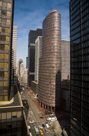 1986 yılında tamamlanmış ve 34 katlıdır. Ceruzzi Properties Fights To Hold On To The Lipstick Building Property