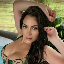 Tabitha Lyons (@misstabithalyons)