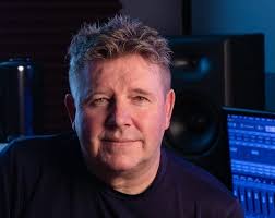 Lee Riley's Instagram, Twitter & Facebook