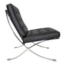 Prominent architects use it as a key figure in luxurious projects. Barcelona Chair Derlook