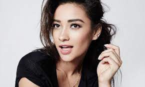 Pretty Little Liars' Shay Mitchell reveals she 'hated' her Asian heritage |  Daily Mail Online