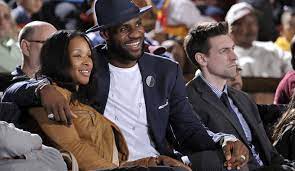 Lebron james 'frau wurde als savannah rachael geborenbrinson in akron, ohio, usa, am 27. Nba Lebron James Sagt Sorry Zu Seiner Frau