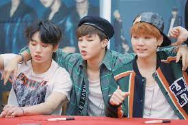 Entdecken sie acrylglas schlüsselanhänger mit bts logo und suga, jimin, jungkook, v für army. Suga Park Jimin And Min Yoongi Image 4234915 On Favim Com