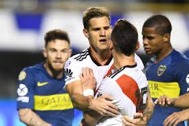 El volante central de river plate, bruno zuculini, sin continuidad en el último semestre, podría regresar a jugar al fútbol italiano ya que el hellas verona mantiene la mitad de los derechos. Bruno Zuculini Nahitan Nandez Pictures Photos Images Zimbio