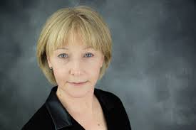 Lesley Becker's Instagram, Twitter & Facebook