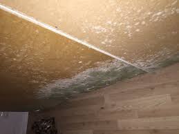 Wenn du wirklich schimmel aufgrund von baumängeln haben solltest, dann informier dich um wie viel du die miete kürzen solltest. Kleiderschrankruckwand Und Fussleisten Voller Schimmel Wer Ist Schuld