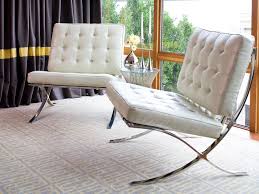 A Pair Of Tufted White Leather Chairs Create A Chic Mid Century Modern Sittin Comfortable Chairs For Bedroom Leather Living Room Furniture Living Room Leather