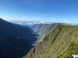 Il n'y a pas toujours de sentier ou il est abandonné mais pour arriver au but il faudra persévérer, tailler. Vue Du Depart De La Rando Du Volcan Ile De La Reunion Randonnee Avec Esprit Randonnee Amandine Photo De Ile De La Reunion Afrique Tripadvisor