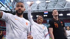 A holanda se despediu da eurocopa neste domingo, 27, nas oitavas de final ao perder para a república tcheca por 2 a 0, em budapeste, com gols de holes e schick. Uf70gy8ggl9cqm