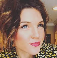 Vicki Crow's Instagram, Twitter & Facebook