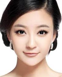 Dù gái hay trai, mặt có 4 nét tướng này cực đào hoa, đi đến đâu cũng thu  hút ong bướm, điều thứ 3 gây họa nhiều hơn phúc