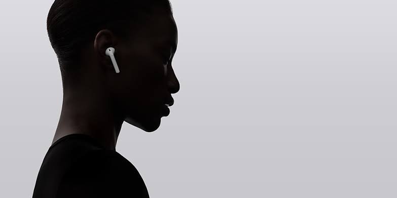Resultado de imagem para black man airpods"