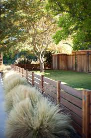 The 24 do it yourself fences featured below offer a look at the variety of projects you can build in your yard no matter your budget, previous experience, or location. 20 Front Yard Wood Fence Ideas Magzhouse