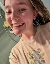 Who can take senior pictures?