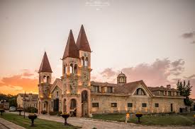 Cenar en el berrueco, comunidad de madrid: Boda En La Finca De Aldea Santillana Mirabel Artesano De La Luz