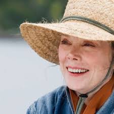 Alfre Woodard as Edna Reilly