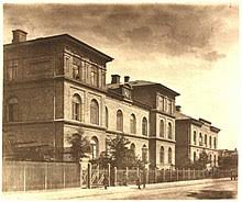Obsolete plural form of ska, present tense of ska. Skolen Ved Soerne Wikipedia