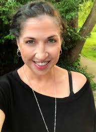 Robin Varner's Instagram, Twitter & Facebook