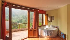 Piscinas climatizadas en la naturaleza. Casa Rural En Asturias Con Jacuzzi Privado En La Habitacion