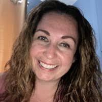 Elizabeth Mrozek's Instagram, Twitter & Facebook