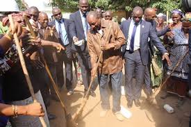 Assainissement De Conakry Quand Alpha Conde Donne Le Premier Coup De Balai