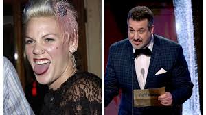 Egyes források szerint ebben a 10 főben benne volt az ekkor már várandós várkonyi andrea és kislánya. Furcsa Hollywoodi Sztarparok Nlc Hu