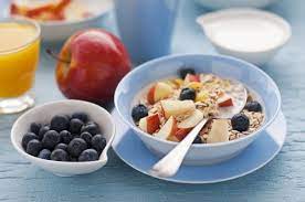 Tambahkan sosis lalu gulung dan potong menjadi 4 bagian. Sarapan Sehat Kunci Awali Hari Dengan Lebih Fit Coba 9 Makanan Untuk Sarapan Sehat Ini Yuk