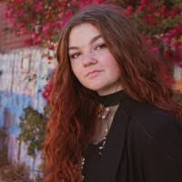 Anna Collins's Instagram, Twitter & Facebook