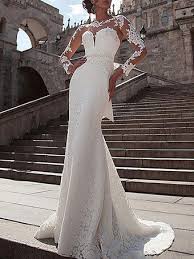 Il vestito, fasciato sul busto fino alle cosce o, in alcuni casi l'effetto, come dice il nome stesso, sarà quello di una coda a sirena, grazie anche all'utilizzo del tessuto e dello strascico che si crea. Abiti Da Sposa A Sirena Vendita A Privati E All Ingrosso Online Milanoo Com