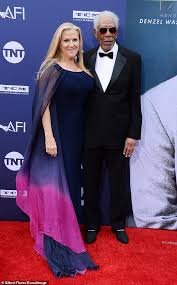 Лауреат премии «оскар» за лучшую мужскую роль и за лучшую мужскую роль второго плана. Denzel Washington Makes Very Rare Appearance With His Wife And Son And Daughter Daily Mail Online