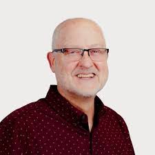 Andy Comer's Instagram, Twitter & Facebook