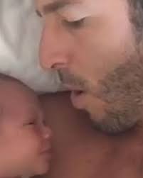 First-time dad uses amazing trick to calm his crying newborn daughter