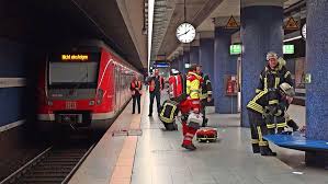 S Bahn Unfalle In Stuttgart Wie Rettet Man Ins Gleisbett Gesturzte Menschen Stuttgart Stuttgarter Nachrichten