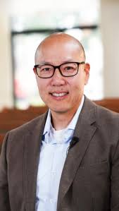 Happy Friday 💙 Meet Bjorn Jonsson, Assistant Professor for the Department  of Business and Management. Bjorn's favorite part of the job is working  with students as a professor and mentor. It's rewarding