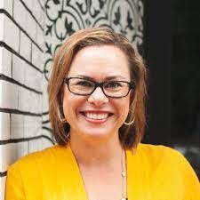 Lisa Desando's Instagram, Twitter & Facebook