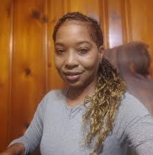 Robyn Lowry's Instagram, Twitter & Facebook