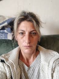 Bonjour, j'aimerais être en photos avec mon papa. Nous aurions à peu près  le même âge sur les deux photos... Pourriez-vous m'aider ? Merci.🙏🏻