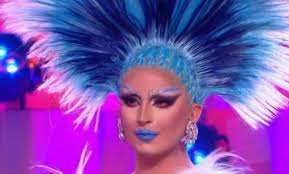 Je ne connais aucun peuple, aucune ethnie, qui se pare ancestralement de  cette manière..🤪🔨 Sinon, coluche une plume dans l'cul c'était de  l'appropriation culturelle?🙄