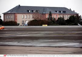 Reprasentativer Bau Die Generalsvilla Wurde Schon Zu Ddr Zeiten Genutzt Sie Befindet Sich Direkt Vor Dem Flughafen Berlin Flughafen Berlin Schonefeld Villa