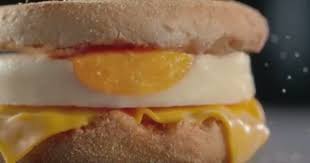 Mientras Tu Piensas En Likes Y Seguidores Y Escuchas Charlas Y Descargas Trucos Como Ganar Mas Seguidores Para Egg Mcmuffin Mcmuffin Food