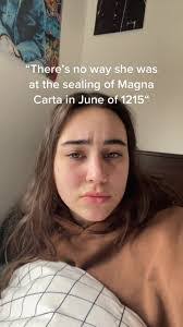 Elise Clay's Instagram, Twitter & Facebook