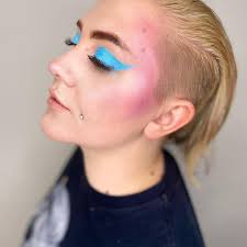 Going to share this 100x because I love how it turned out so much. I can't  believe my makeup class is almost done it's so bitter sweet. #highlights  #beautiful #salon #cosmetics #explore #