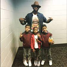 Chris paul tells his son to make the blake face. Love This Pic With Chris Paul And His Son And Matt Barnes Sons Chris Paul Nba Fashion Chris Paul Clippers