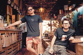 El video superó las tres millones de reproducciones en menos. Mau Y Ricky Reconocen Que Aprenden De Su Mama